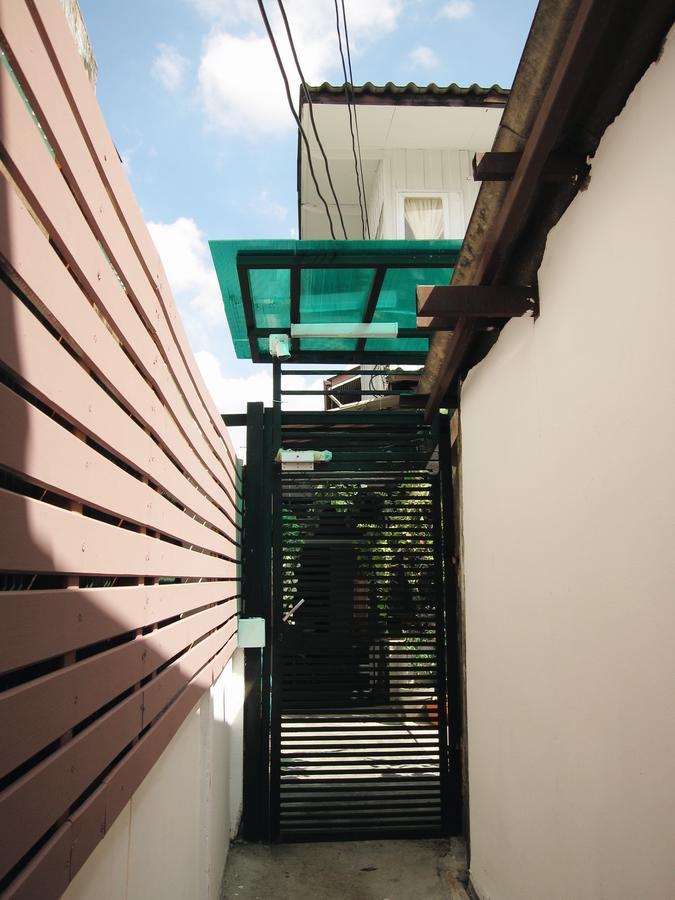 Baan Nai Trok Hostel Bangkok Exterior foto