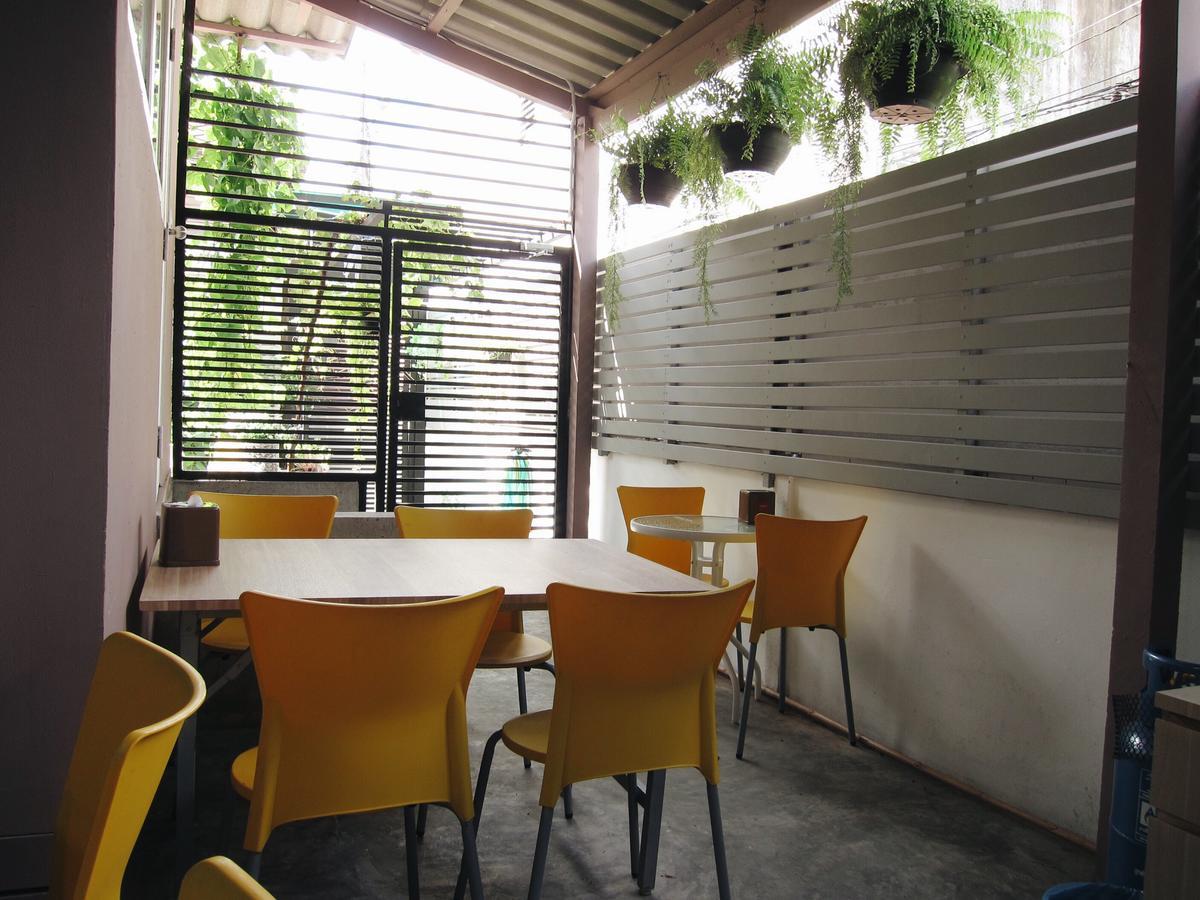 Baan Nai Trok Hostel Bangkok Exterior foto